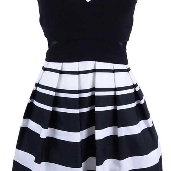 Xscape Black and White Striped Dress with sexy side cutouts Sz 6 - Picture 1 of 7
